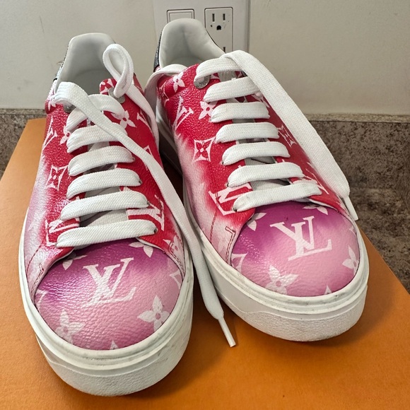 Time out Louis Vuitton size 38 like new - Picture 2 of 5